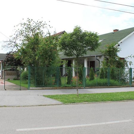 Boulevard Garden House - Free And Save Parking In The Locked Yard Чуприя Экстерьер фото