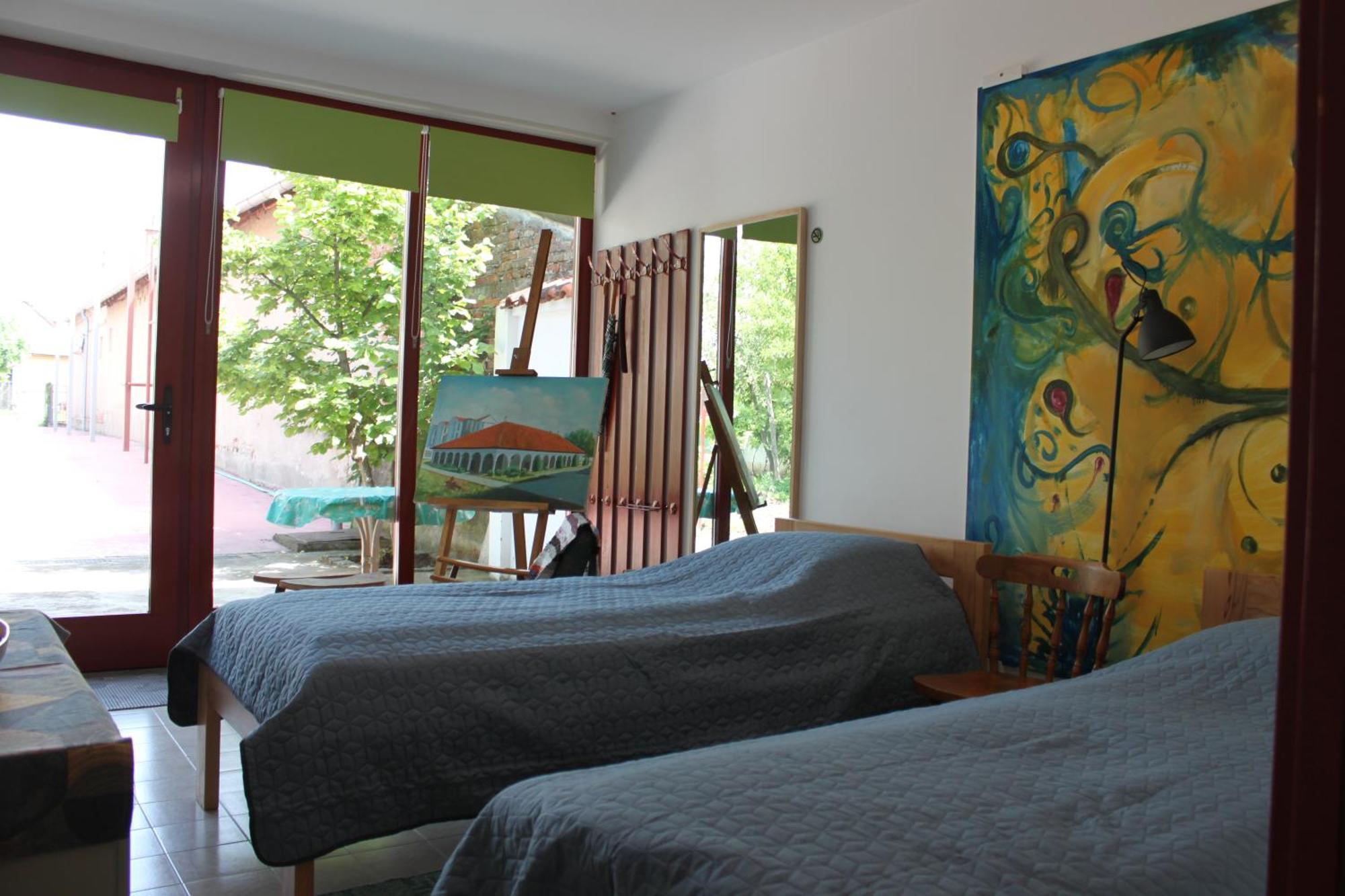 Boulevard Garden House - Free And Save Parking In The Locked Yard Чуприя Экстерьер фото