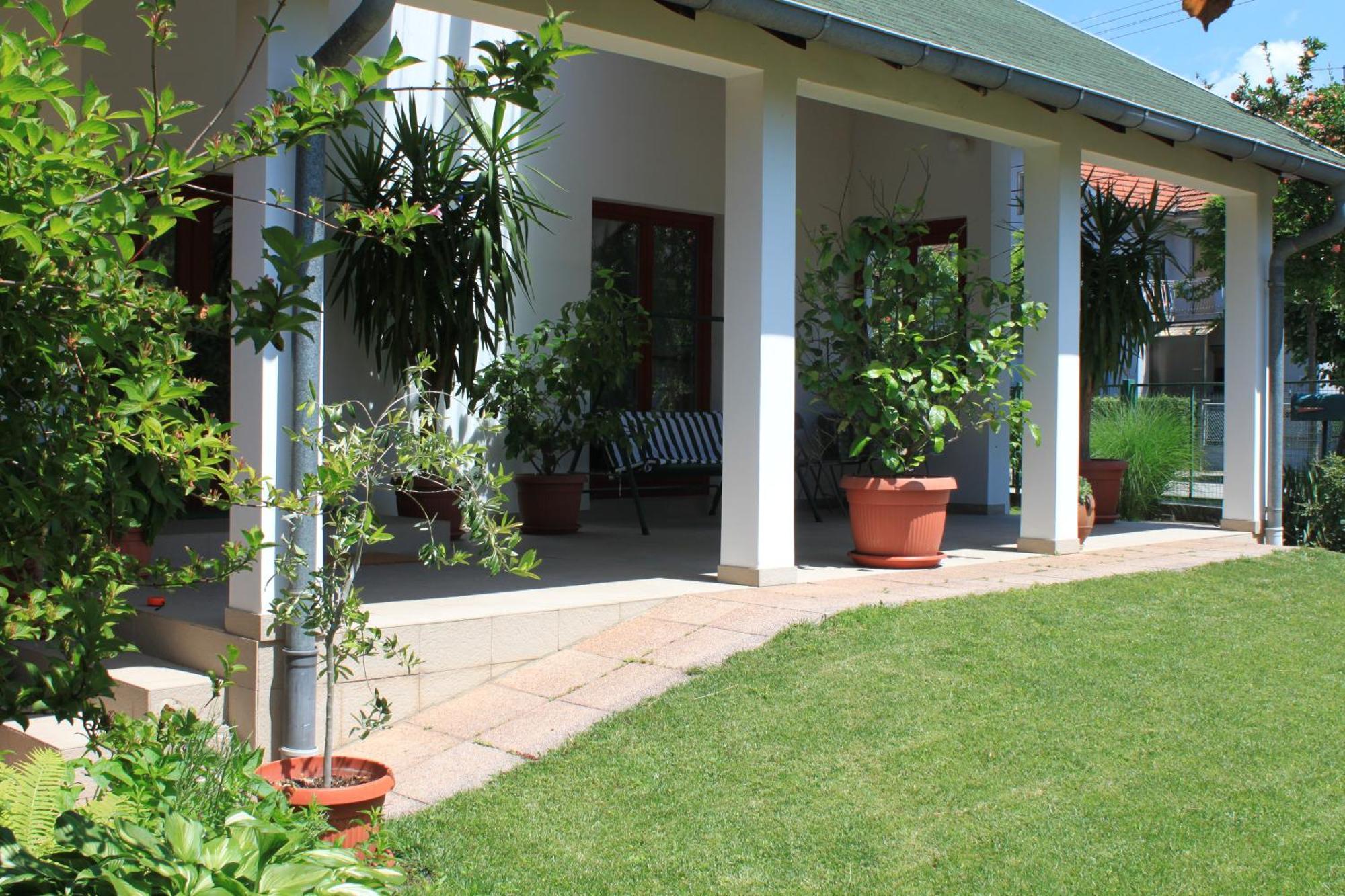 Boulevard Garden House - Free And Save Parking In The Locked Yard Чуприя Экстерьер фото