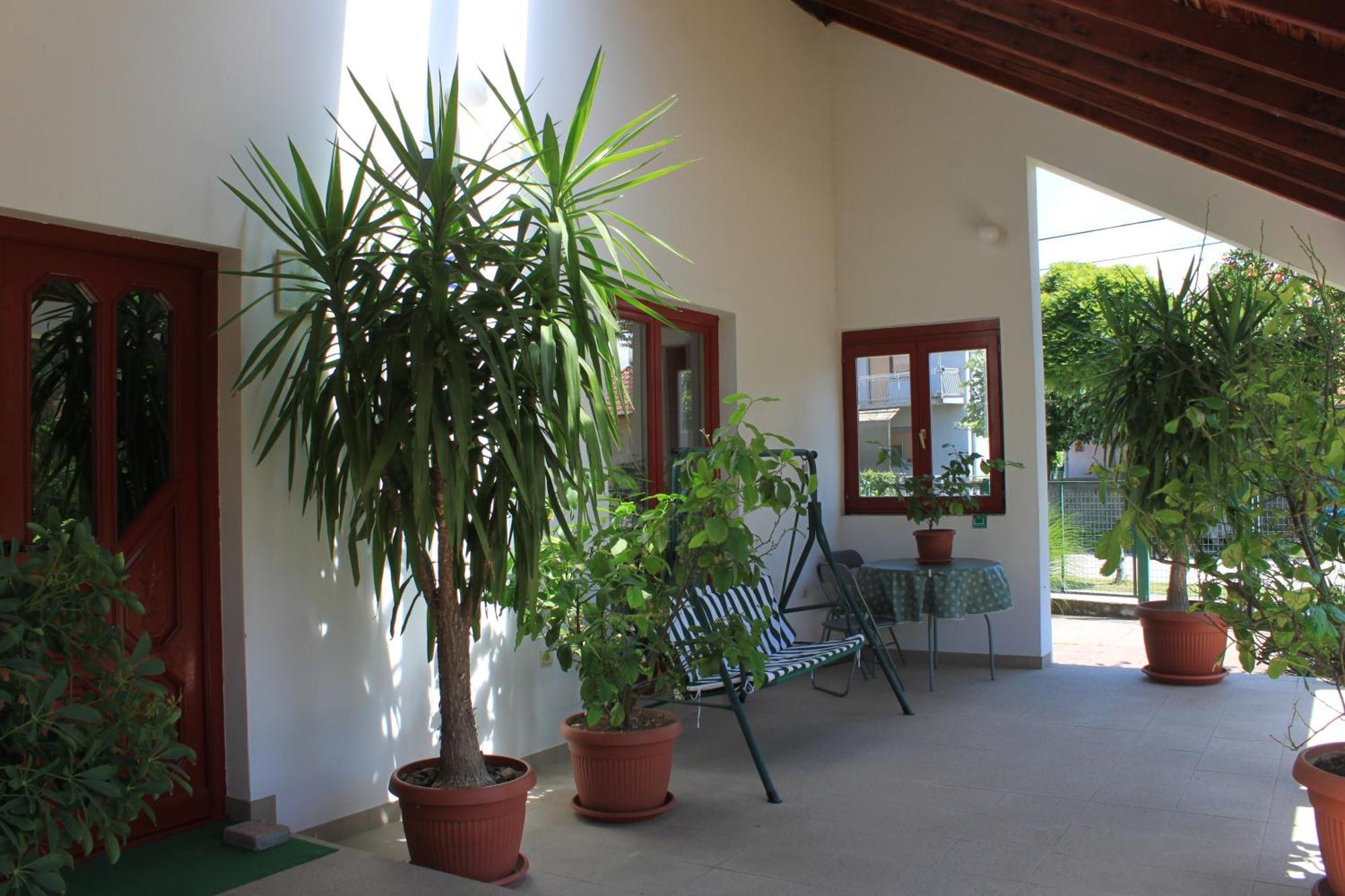 Boulevard Garden House - Free And Save Parking In The Locked Yard Чуприя Экстерьер фото