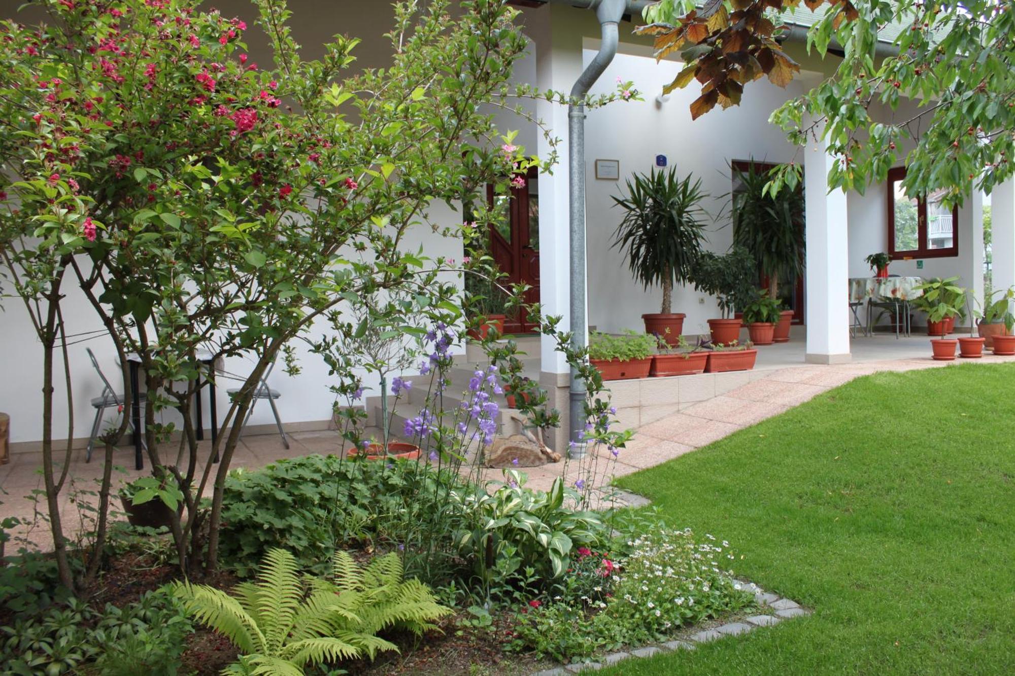 Boulevard Garden House - Free And Save Parking In The Locked Yard Чуприя Экстерьер фото