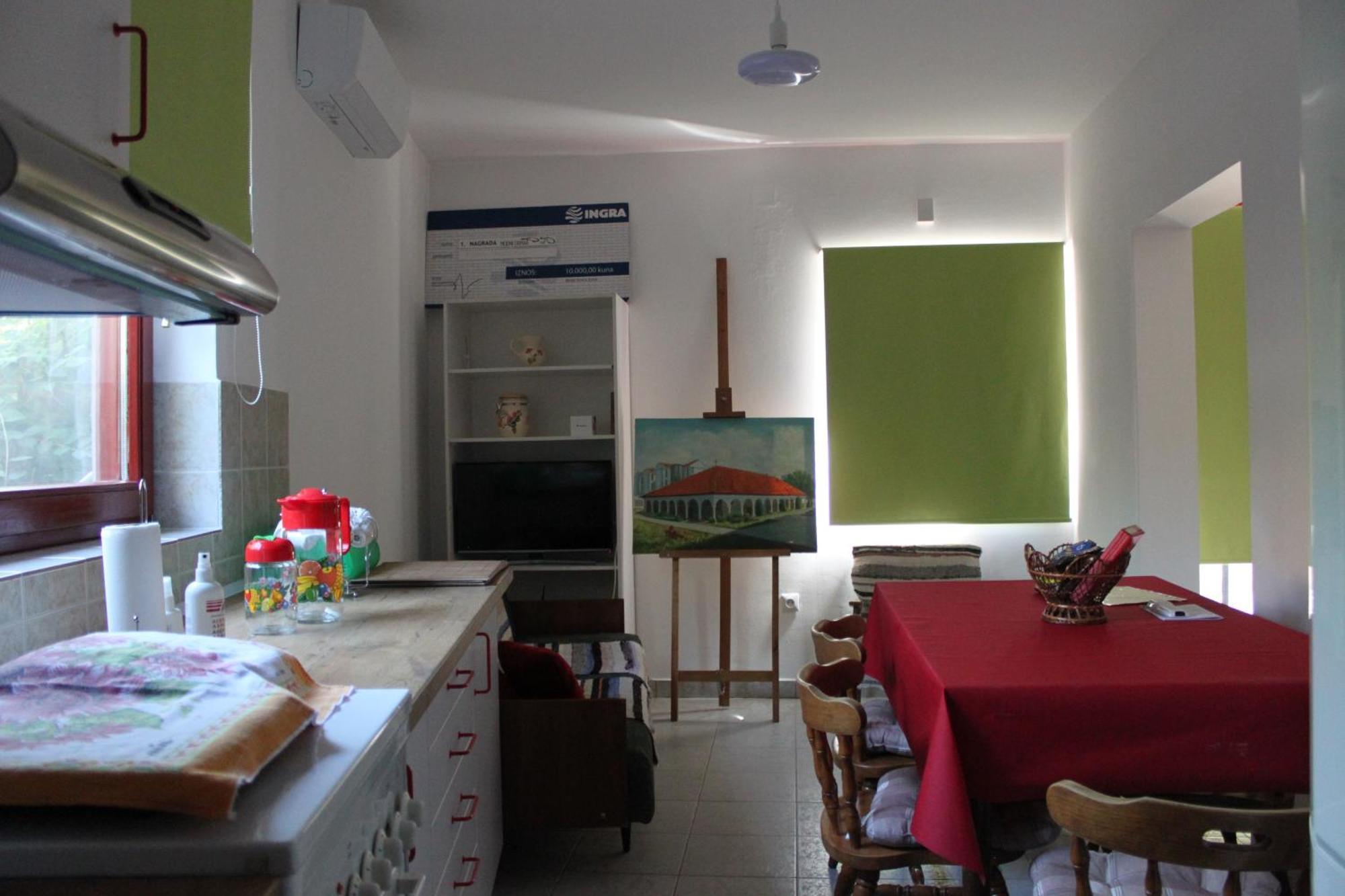 Boulevard Garden House - Free And Save Parking In The Locked Yard Чуприя Экстерьер фото